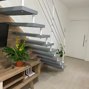 https://casa-no-campeche-a-80-metros-da-praia-com-split.santa-catarina-brasil.com